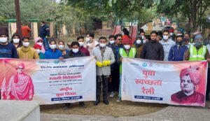 सफाई अभियान की शुरुआत करते रुड़की मेयर